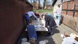 Jugendorchester bemalt gro&szlig;e Deko-Holznoten