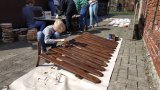 Jugendorchester bemalt gro&szlig;e Deko-Holznoten