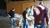 Jugendorchester bemalt gro&szlig;e Deko-Holznoten