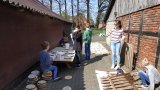 Jugendorchester bemalt gro&szlig;e Deko-Holznoten