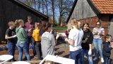Jugendorchester bemalt gro&szlig;e Deko-Holznoten