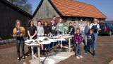 Jugendorchester bemalt gro&szlig;e Deko-Holznoten